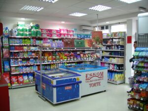 Frižider i kasa marketa 9 Trlić u Lajkovcu
