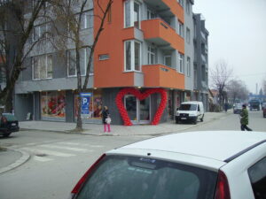 Trlić prodavnica 14 spolja, u Ubu. Povoljna kupovina. Loklacije prodavnica. Povoljna kupovina sa velikim popustima na proizvode u Trliću
