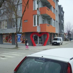 Trlić prodavnica 14 spolja, u Ubu. Povoljna kupovina. Loklacije prodavnica. Povoljna kupovina sa velikim popustima na proizvode u Trliću